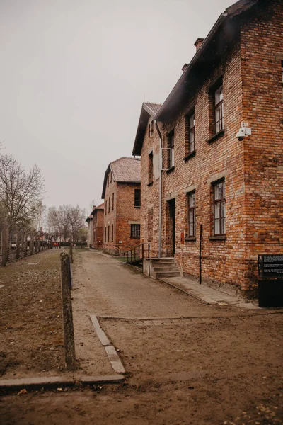 Auschwitz Polonia 2019 Caserma Prigionieri Dietro Filo Spinato Campo Concentramento — Foto Stock