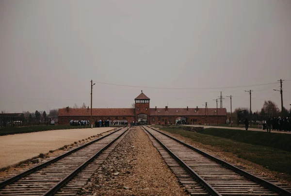 Oswiecim Polonia Abril 2019 Auschwitz Birkenau Gate Rail Entrance Campo — Foto de Stock