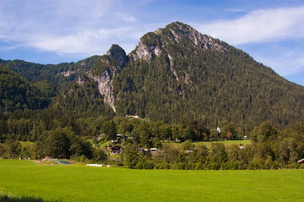 Berchtesgaden Ulusal Parkı 'ndaki dağ manzarası Almanya Bavyera