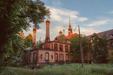 BEELITZ Heilstatten - 25 Mayıs 2012: Berlin, Beelitz, Almanya yakınlarındaki terk edilmiş hastane ve sanatoryum Beelitz Heilstatten