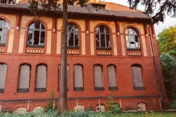 BEELITZ Heilstatten - 25 Mayıs 2012: Berlin, Beelitz, Almanya yakınlarındaki terk edilmiş hastane ve sanatoryum Beelitz Heilstatten