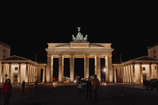 Widok Słynnej Brandenburskiej Bramy Brandenburskiej Tor Berlinie Wieczorem — Zdjęcie stockowe