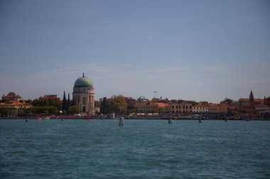 Venedik, İtalya - Eylül 2020: Venedik Körfezi, sudan Venedik 'e manzara, Basilica di Santa Maria della Salute