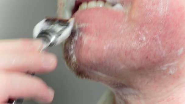 Man shaving with a razor and cut himself. — Stock Video