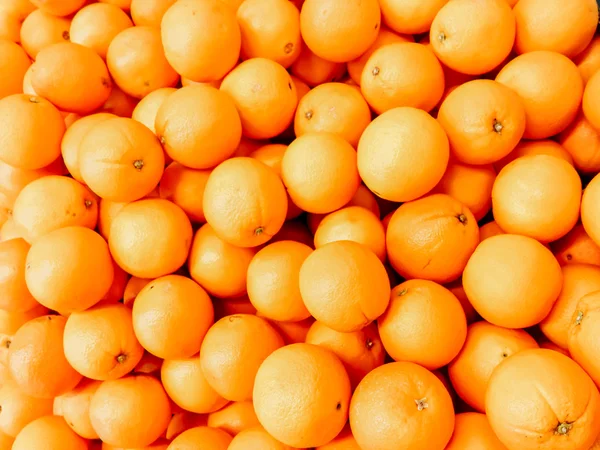 Pomarancze na rynku zdjęcie. — Zdjęcie stockowe