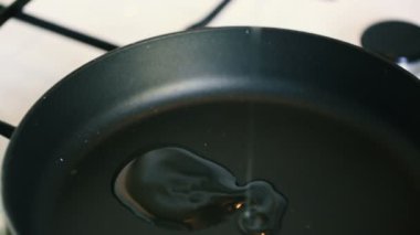 Bitkisel yağ kaydırmak için eklendi.