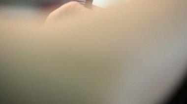 Kuaför keser ve istemci Dikiz tarak.