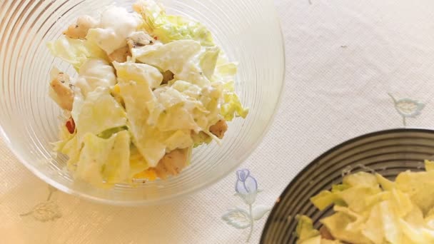 Caesar salads at home — Stock Video