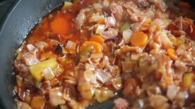 Tatlı ve ekşi soslu et