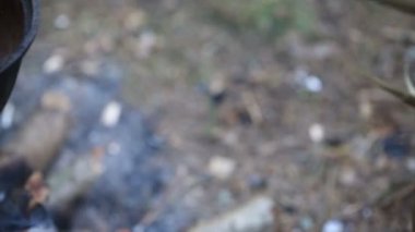 Kavanozda çorba pişiriyorum.