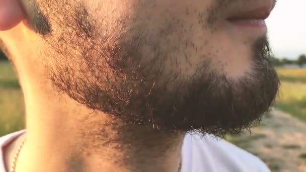 Primo piano dei capelli uomo barba . — Video Stock