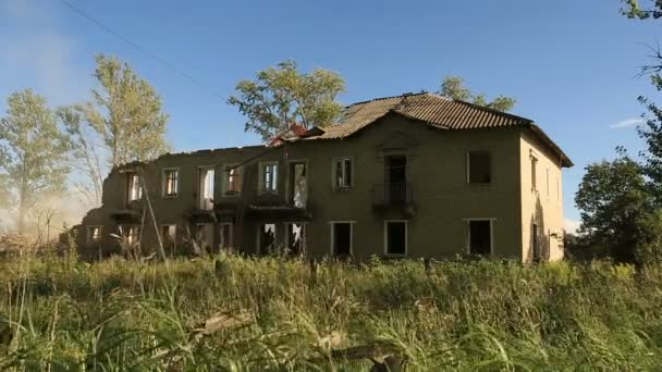 Demolição casa velha — Vídeo de Stock