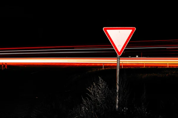 Road sign give way — Stok fotoğraf