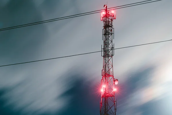 Kommunikation antennen tower — Stockfoto