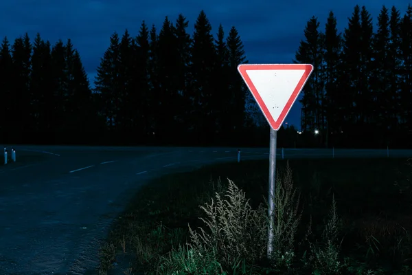 Señal de tráfico Give Way — Foto de Stock