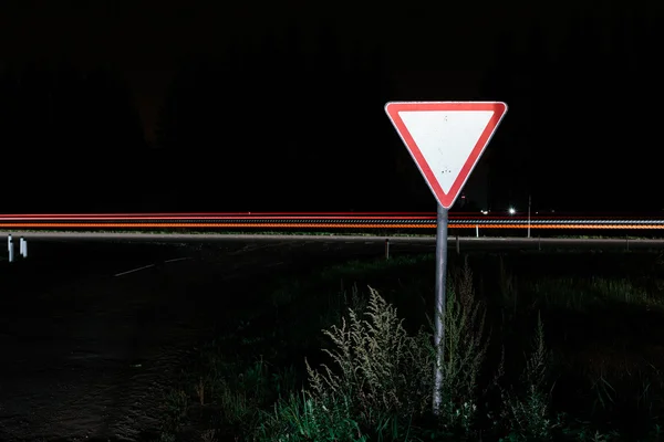 Road sign give way