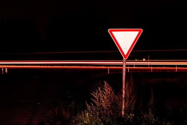 Road sign give way — Stock Photo, Image