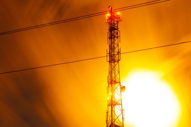 İletişim kulesi anten