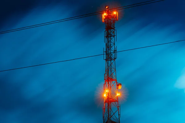 Komunikační věž anténa — Stock fotografie