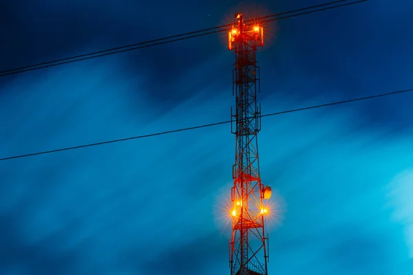 Komunikační věž anténa — Stock fotografie