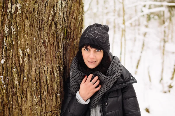 Girl in winter forest — Stock Photo, Image