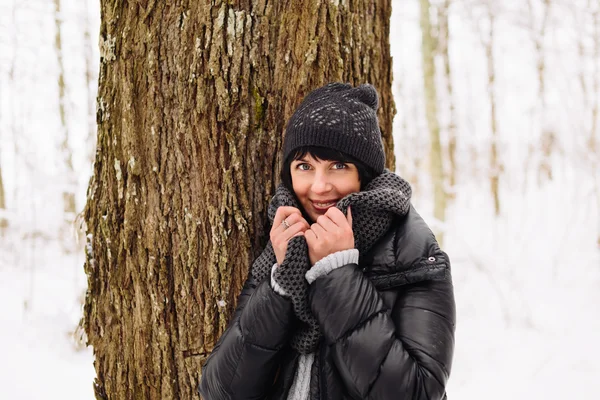 Girl in winter forest — Stock Photo, Image