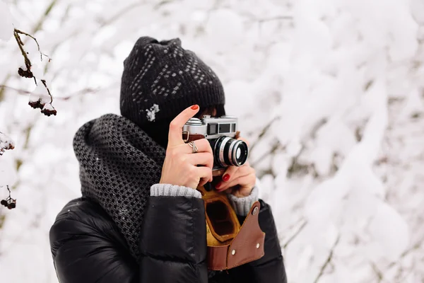 Beautiful brunette girl with a vintage camera — Stock Photo, Image