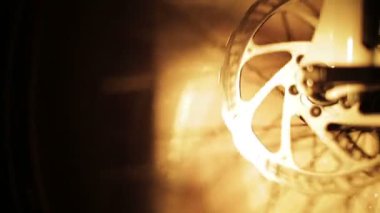 Fren disk üzerinde bir bisiklet tekerleği