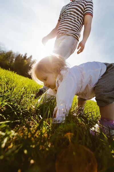 Little girl on all fours in the park — Stock Photo, Image