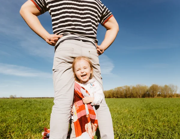 Dad and daughter having fun together — Stock Photo, Image