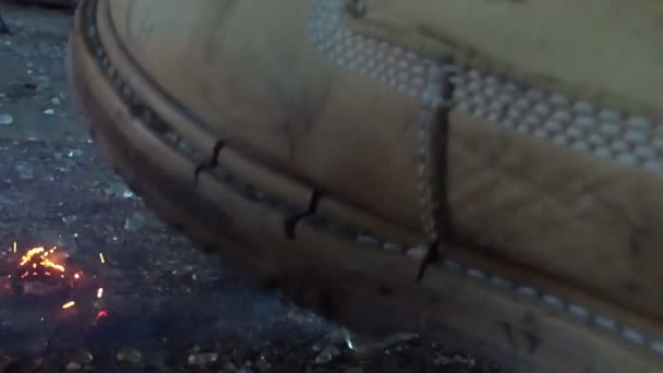 Bottes jaunes brûlantes 