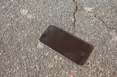 Kırık Akıllı Telefon