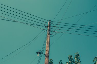 Tel ile beton sütun