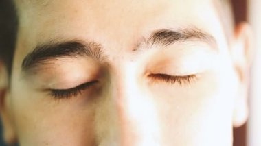 Kahverengi gözleri closeup Önden Görünüm.