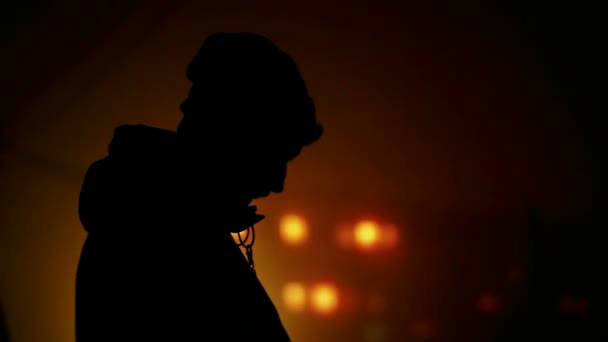Silhouette of young man at night. — Stock Video