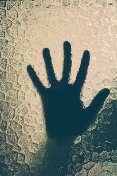 Mão atrás do vidro — Fotografia de Stock