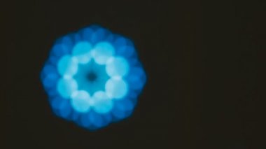 Mavi ve beyaz bokeh taşıma.