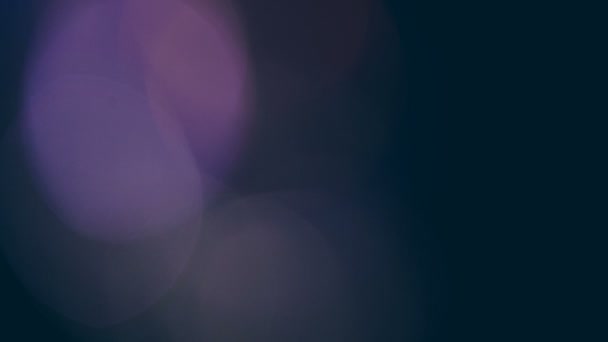 Lumières bokeh colorées se déplaçant sur un fond noir .