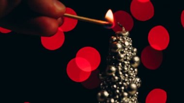 Orijinal Noel mum bir maç için ateşe.