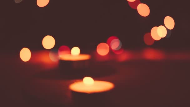 燃烧的蜡烛，轮流对景背景. — 图库视频影像