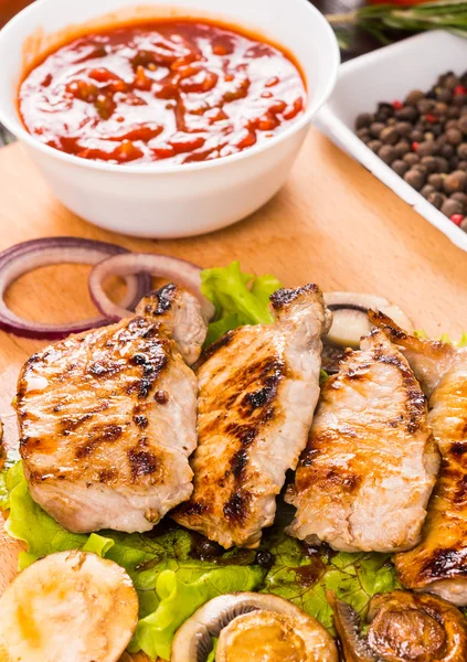 Grilled Pork with Bowl of Salsa and Vegetables — Stock Photo, Image