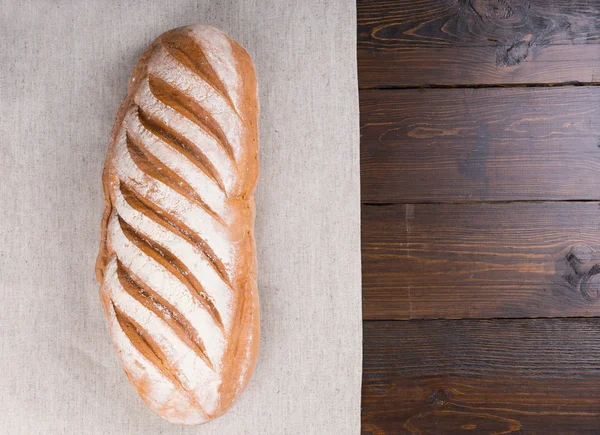 Gezuurd durum meel brood brood op tafel — Stockfoto