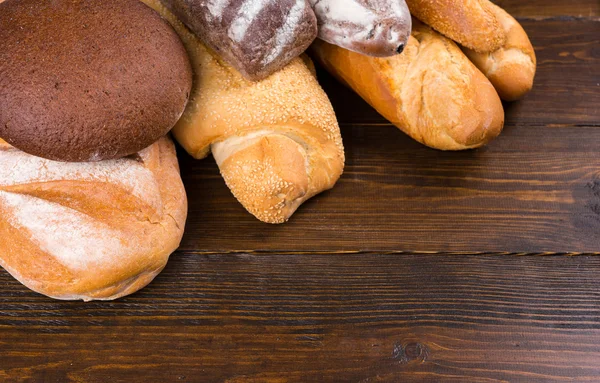Kenyér kenyeret, a tábla végén — Stock Fotó
