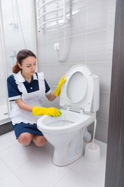 Hizmetçi tuvalet kenar Temizleme