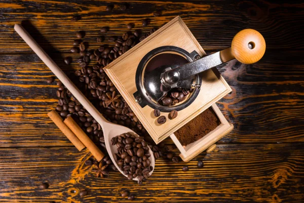 Top down view on coffee grinder and spoon — Stockfoto