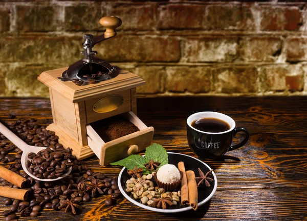 Cup of Coffee with Hand Grinder, Beans and Spices — Stockfoto