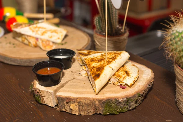 Grilled Quesadilla Served with Dipping Sauces — Stock Photo, Image