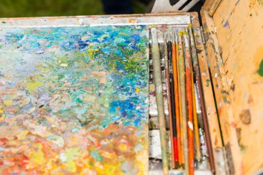 Palet ile açık Skethbook