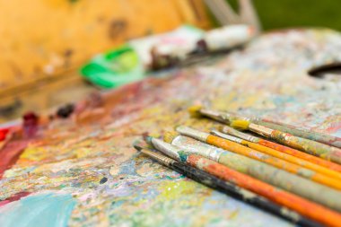 Zaman-aşınmış Boya fırçaları yakın çekim