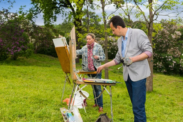 Twee middelbare leeftijd ongestoord schilders schilderij meesterwerk — Stockfoto